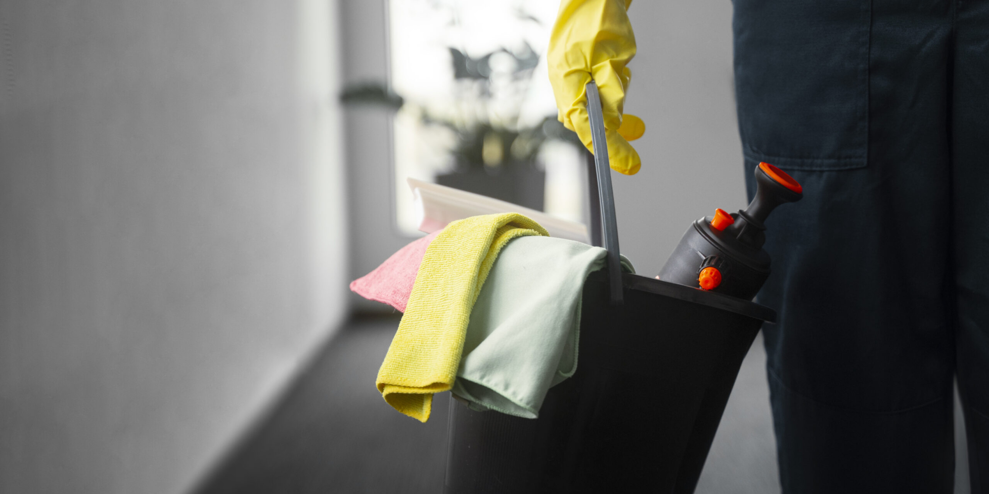 front-view-man-cleaning-indoors (3)